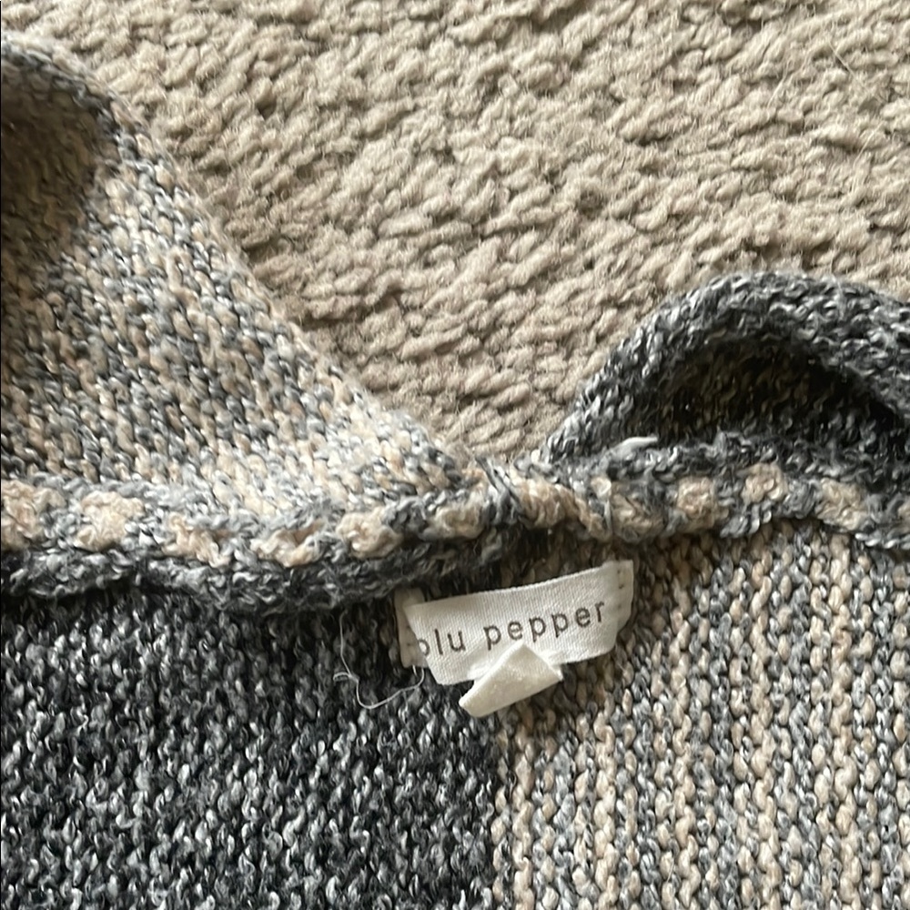 Women's Beige and Gray Sweater - Picture 6 of 8
